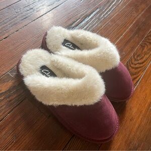 Clark’s indoor/outdoor maroon slippers leather size 6